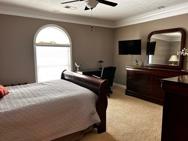 Building Photo - 25575 17-770E