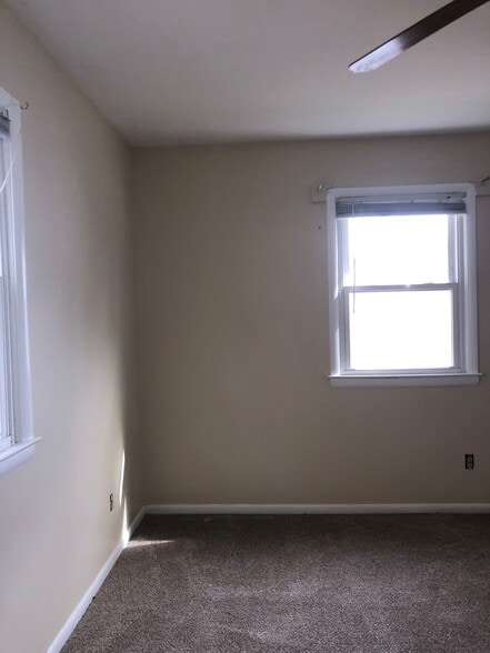 BEDROOM - 5112 Hollywood Rd