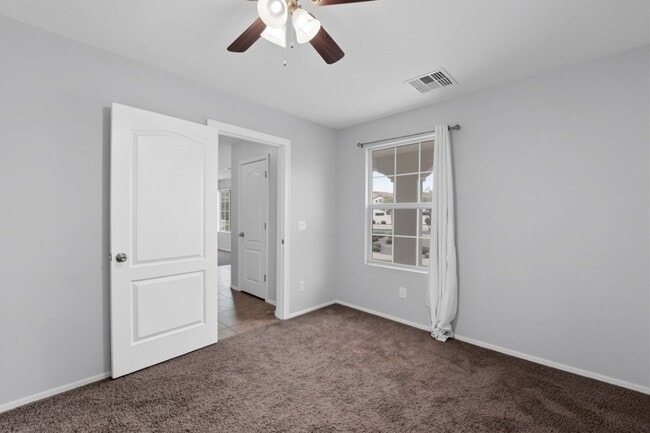 Building Photo - 2220 S Ponderosa Dr