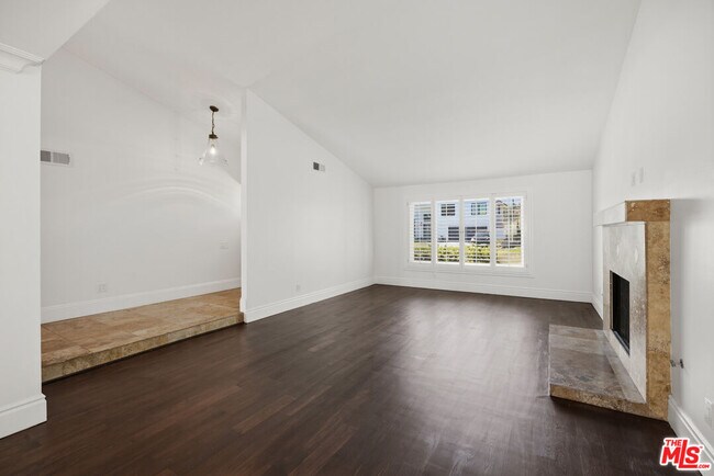 Building Photo - 18113 Bromley St