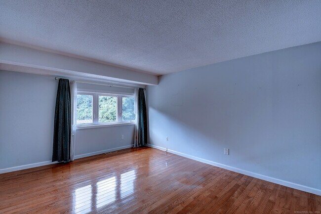 Building Photo - 28 Dutton Pl Way