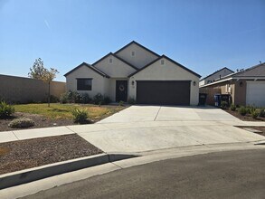 Building Photo - 3 BR 2 BA Available Now