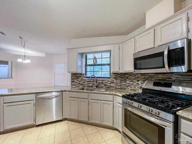 Building Photo - 9049 Bluebay Ln