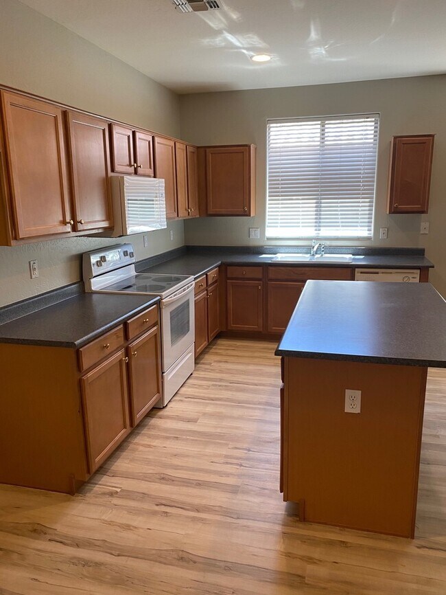 Building Photo - 3 Bed 2 Bath home in Bell West Ranch