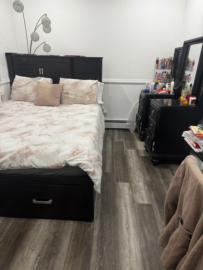 Building Photo - 109-11-111 205th St