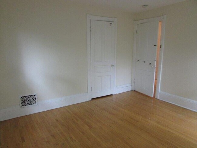 Building Photo - 1628 Winnebago St