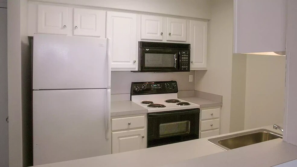 Building Photo - 13 Magazine St