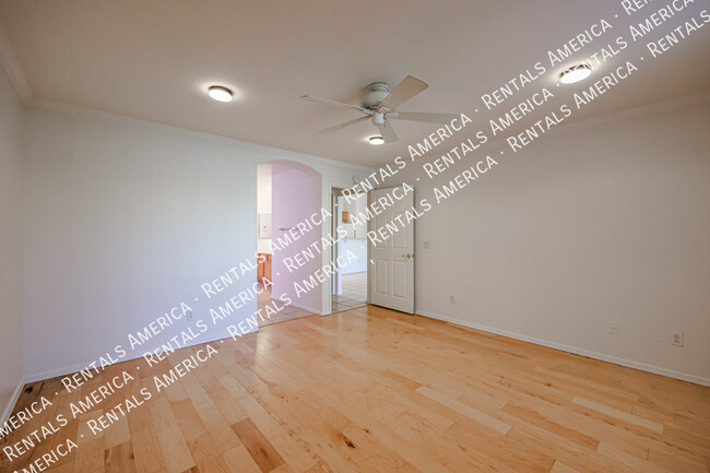 Building Photo - 10844 W Palm Ln