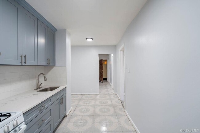 Building Photo - 262 E 23rd St