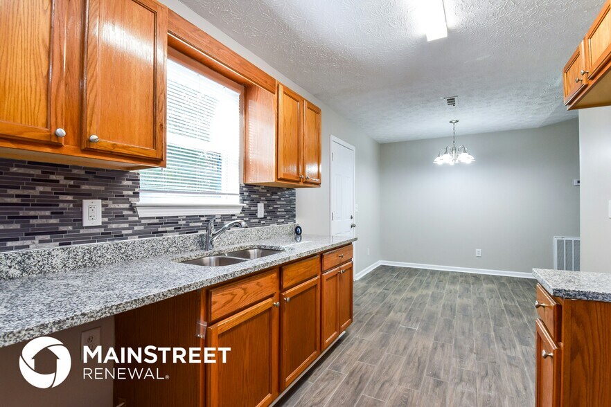 Building Photo - 8043 Trinity Park Dr