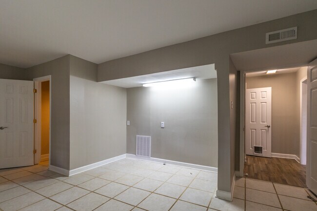 Building Photo - 1100 Winterberry Ln