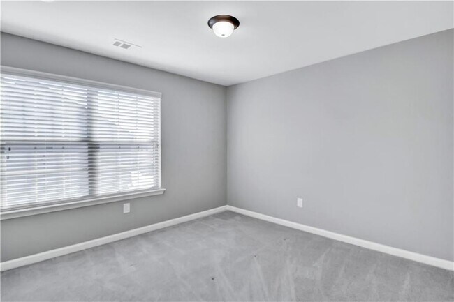 Building Photo - 330 Avalon Sq