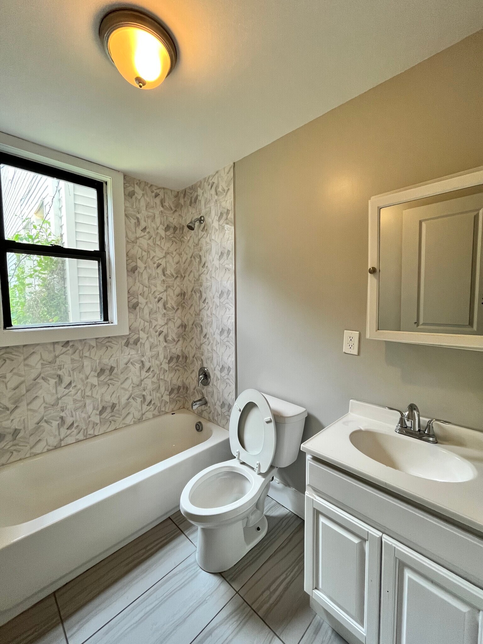 122 Randolph Ave 1R - 120 Randolph Ave
