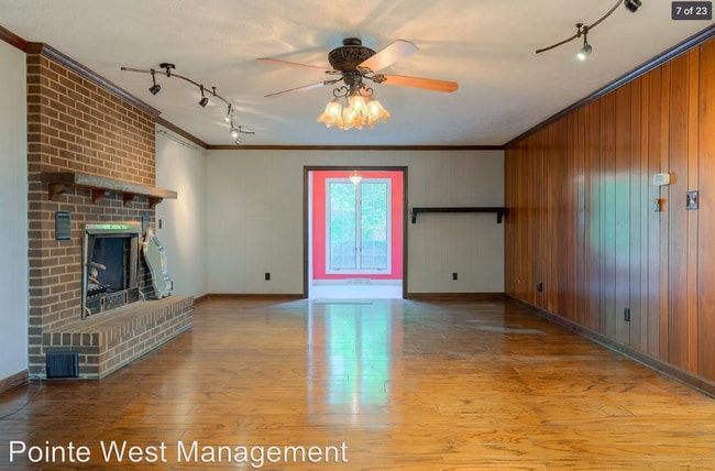 Building Photo - 1602 Greenwood Dr