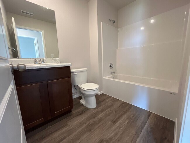 Building Photo - Pre-Leasing Now | Newer 3-Bedroom, 2-Bath Home in Springdale