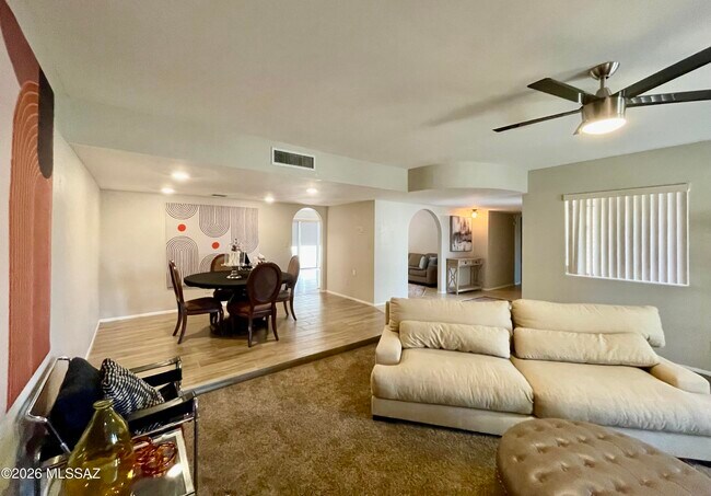 Building Photo - 2434 N Shade Tree Cir