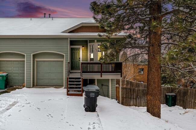 Building Photo - Fully renovated 3 bed/ 2.5 bath duplex in Casle Rock!!