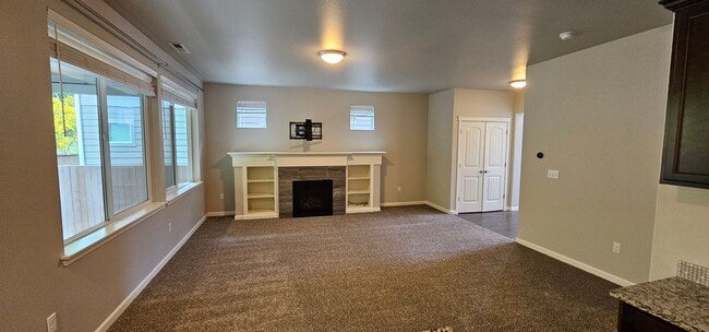 Building Photo - Two-Story Bremerton Home