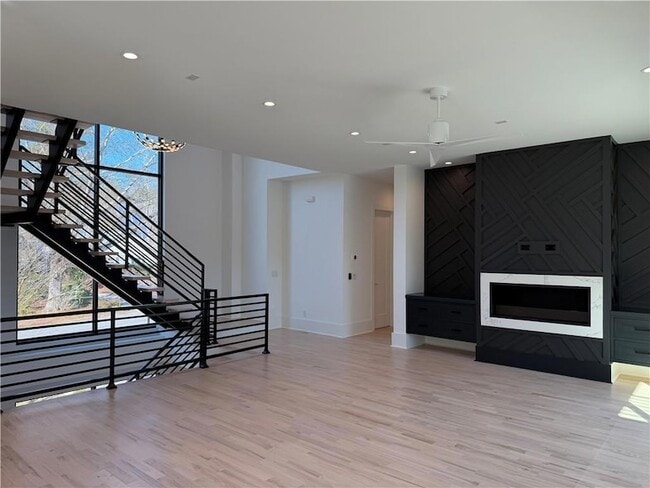 Building Photo - 2385 Nesbitt Dr NE