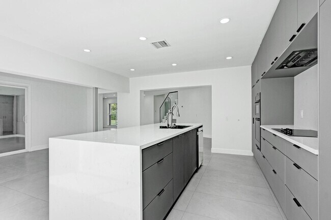 Building Photo - 6700 E Tropical Way