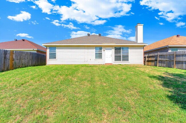 Building Photo - Welcome home to this beautifully maintained 4-bedroom, 2-bath, single-story home in the desirable...