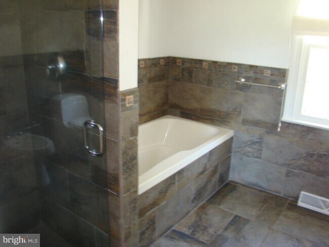 Building Photo - 1065 Lyme Ct