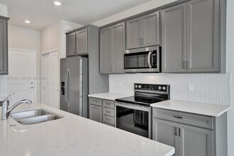 Building Photo - 2202 Appleton Cir S