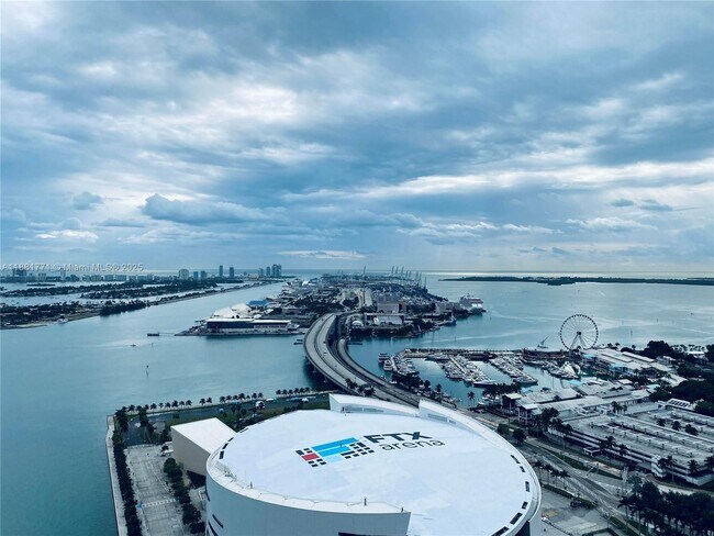 Primary Photo - 888 Biscayne Blvd