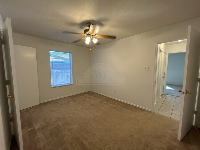 Building Photo - 3908 Fieldcrest Dr