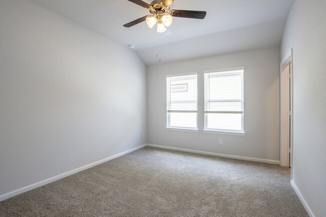 Building Photo - 876 Kickapoo Ln