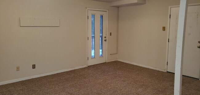 Building Photo - 3 bd, 2 ba house, Midway Heights subdivision just west of Columbia, recently painted, partially f...