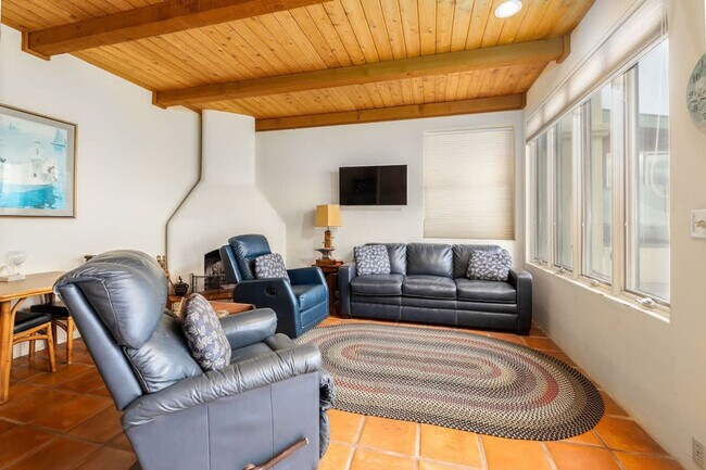 Building Photo - 1941 S Pacific St