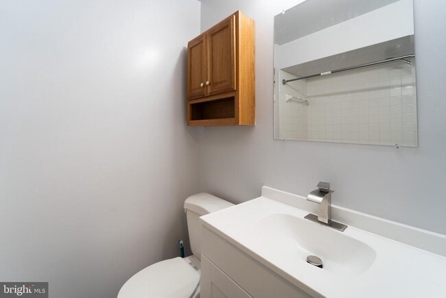 Building Photo - 413 Lakeview Ct