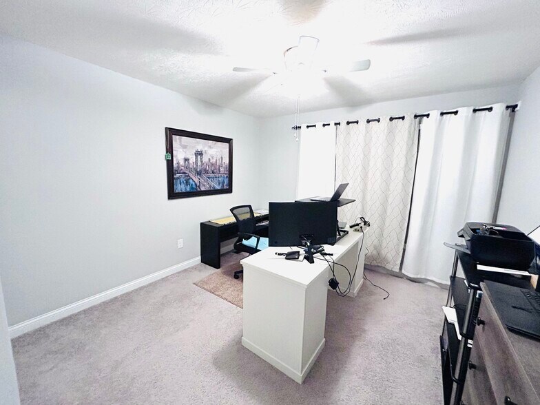 Building Photo - 1504 Englewood Ct