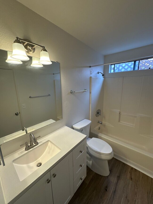 Building Photo - 408-14 Delaware St