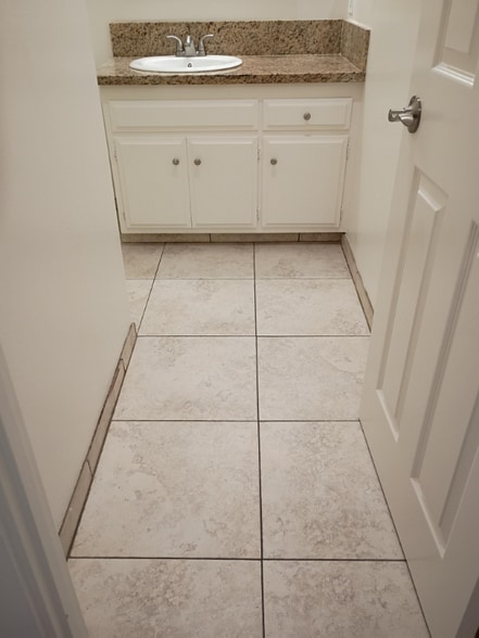 Building Photo - 851 Amigos Way