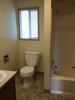 Building Photo - 670w13