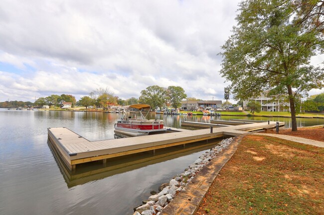 Building Photo - New Blue Herron Town House For Lease