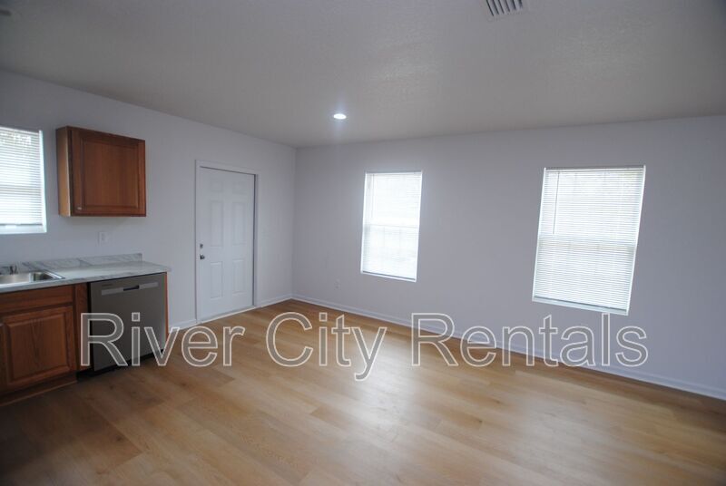 Building Photo - 5621 Overlook Dr E