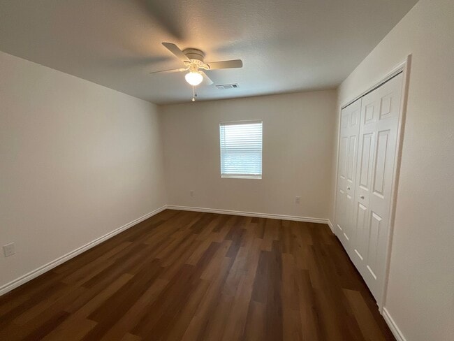Building Photo - **Move in Special**Available Now!! Beautif...