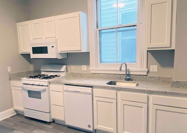 Building Photo - 114 W Nixon St