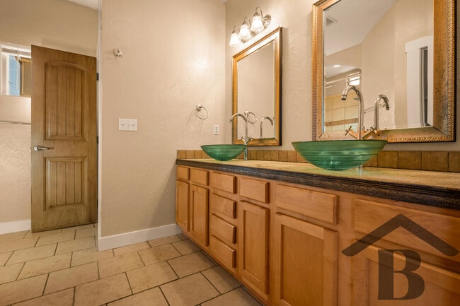 Building Photo - 1522 S Tuscany Ct