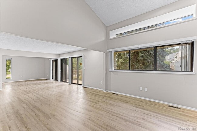 Building Photo - 5317 Fairway Ln
