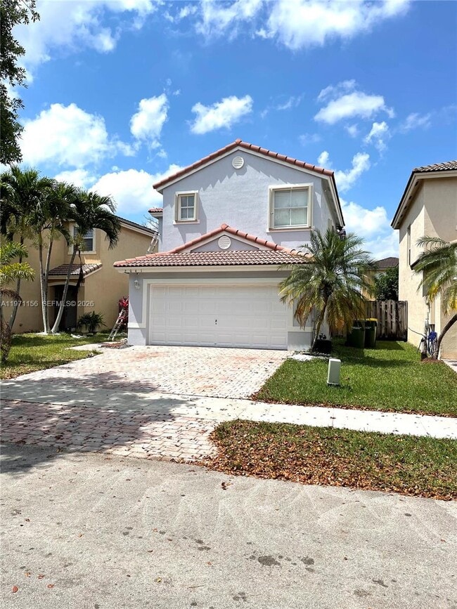 Building Photo - 2041 SE 15th St