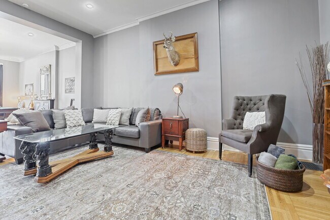 Building Photo - 550 E Town St