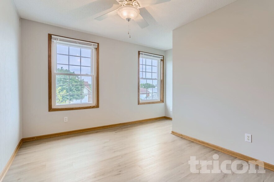 Building Photo - 2202 Marilyn Ave