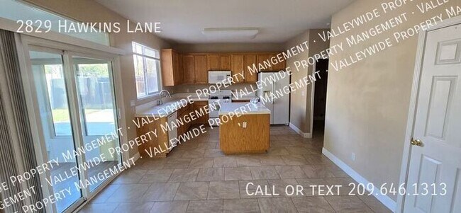 Building Photo - Tracy 3 Bedroom 2.5 Bathroom Home