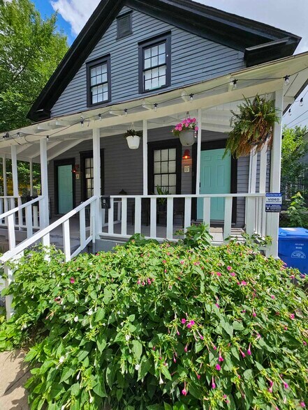 Utilities & washer/dryer included. Furnished! - 607 Gaskill St SE