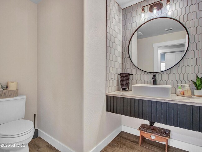 Building Photo - 4326 W Kenai Dr