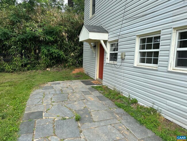 Building Photo - 104 Dunova Ct